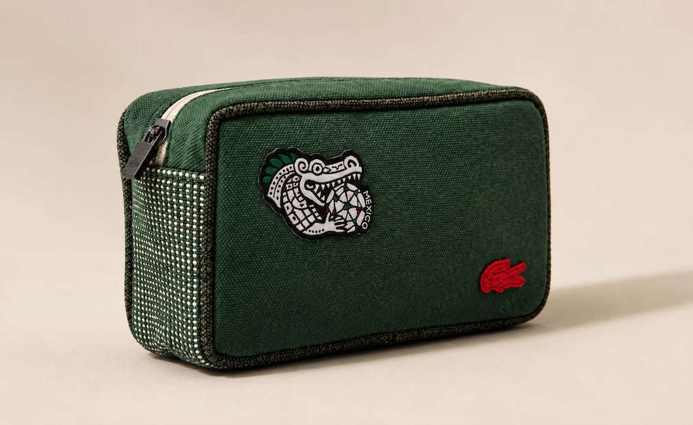 Neceser Croco Icon de Lacoste. Foto: Generada con IA y Lacoste