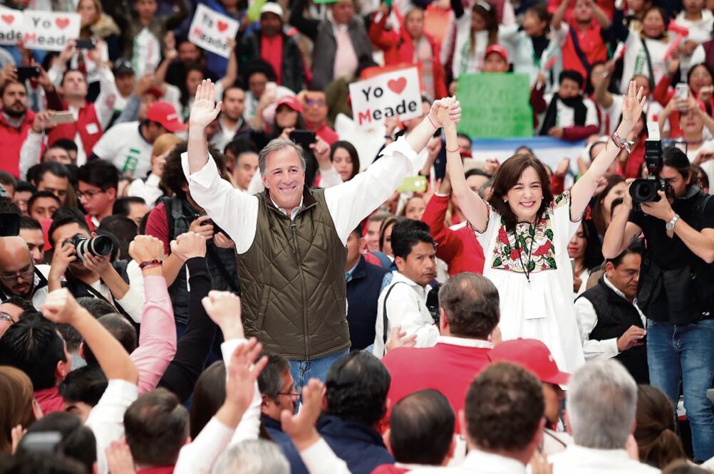 José Antonio Meade, precandidato presidencial de la coalición Todos por México, acompañado de su esposa, Juana Cuevas, usó su frase “Yo mero” para gritar su deseo de ser Presidente y estar con los priístas (IVÁN STEPHENS. EL UNIVERSAL)