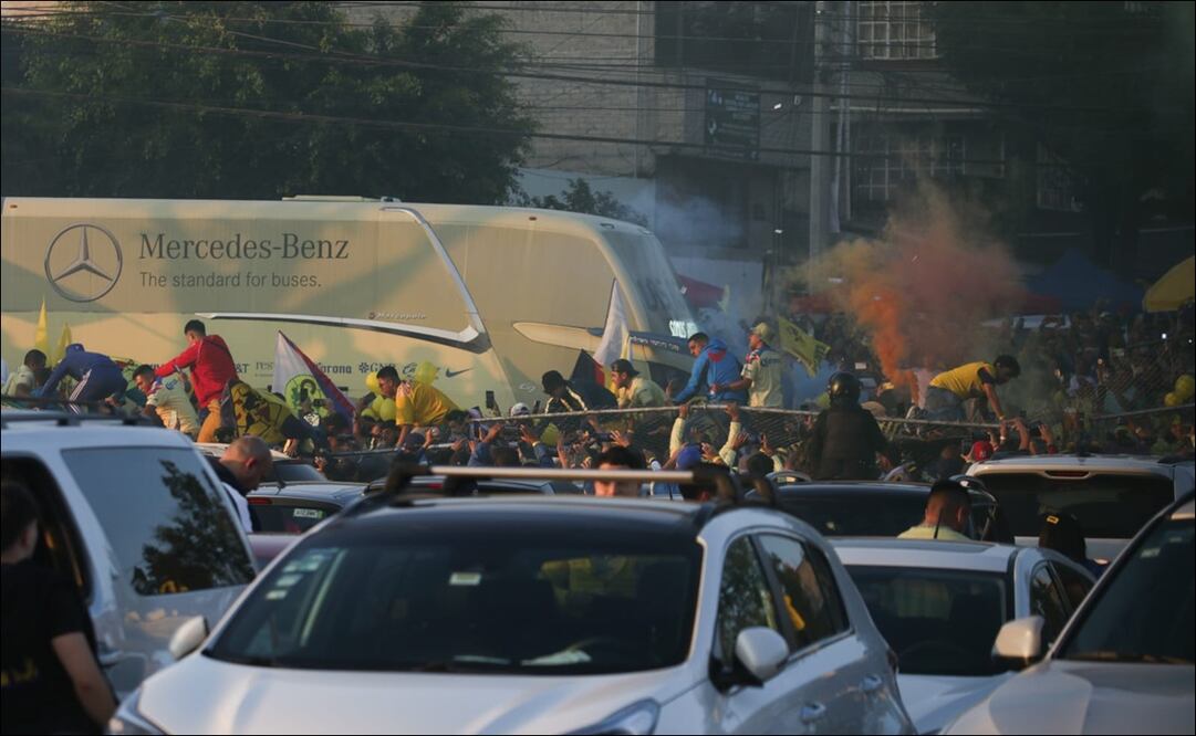 Accidentado recibimiento al América / Foto: Carlos Mejía - EL UNIVERSAL