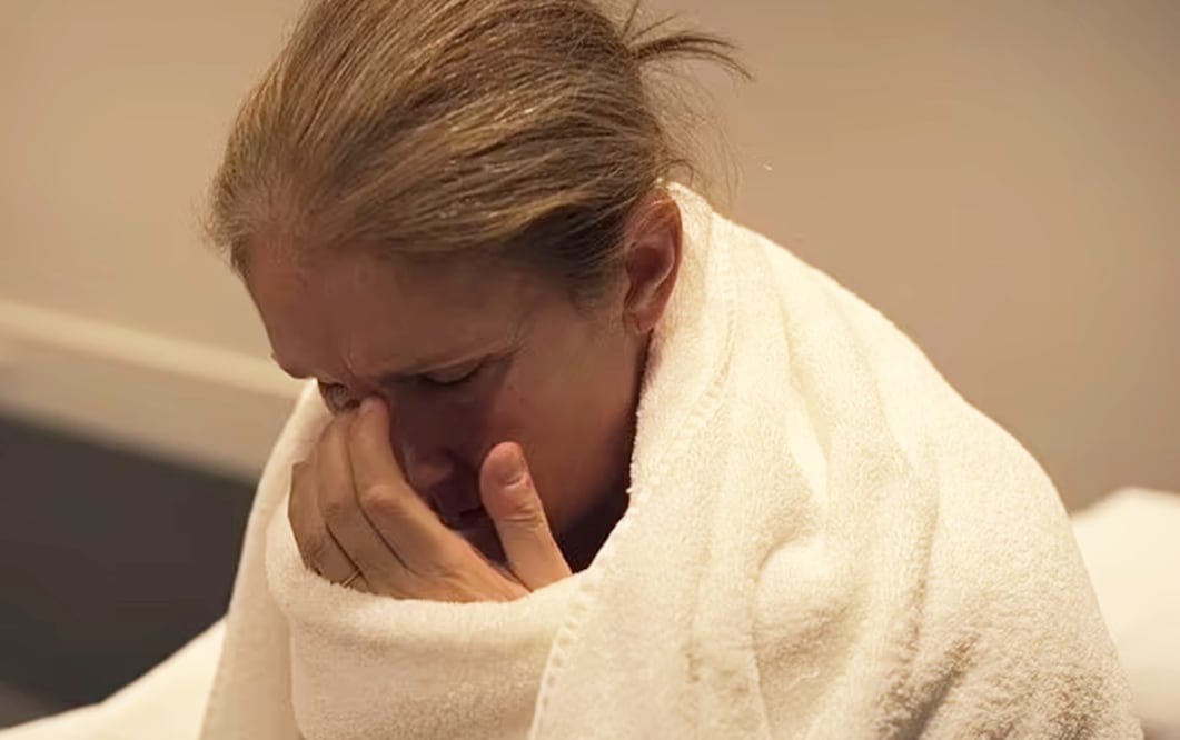 Céline Dion, cantante de 56 años, padece un trastorno extremadamente raro, conocido como el síndrome de la persona rígida. 
Foto: Amazon Prime