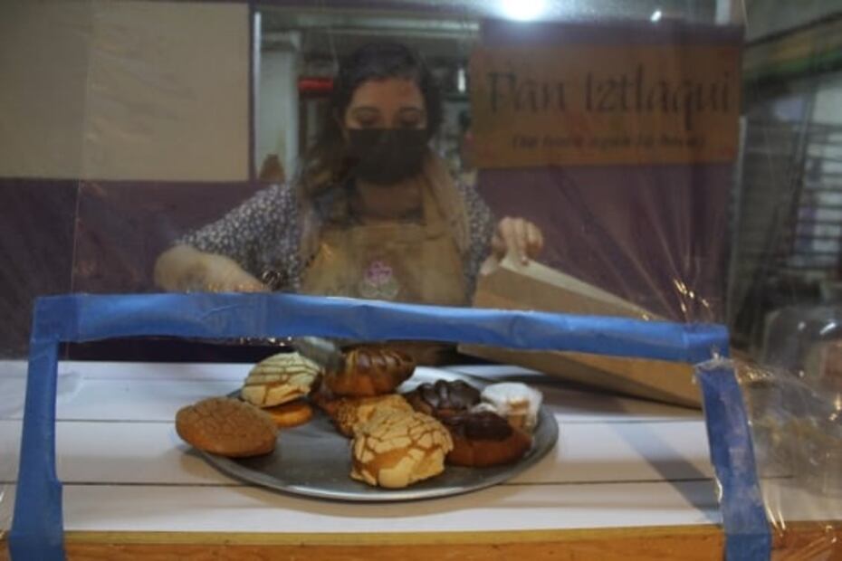 Cenizas y ajonjolí para amasar el pan de muerto