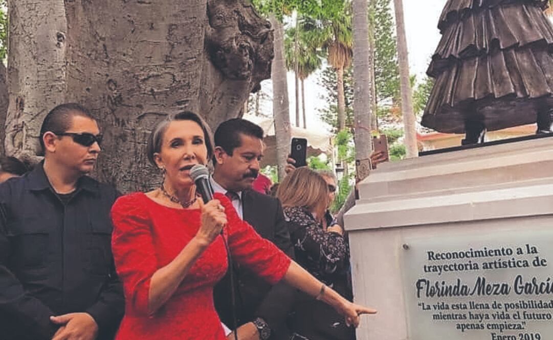 La estatua de Florinda Meza fue colocada en 2019 en el jardín de la cabecera municipal de Juchipila, lugar de nacimiento de la actriz. Foto Especial
