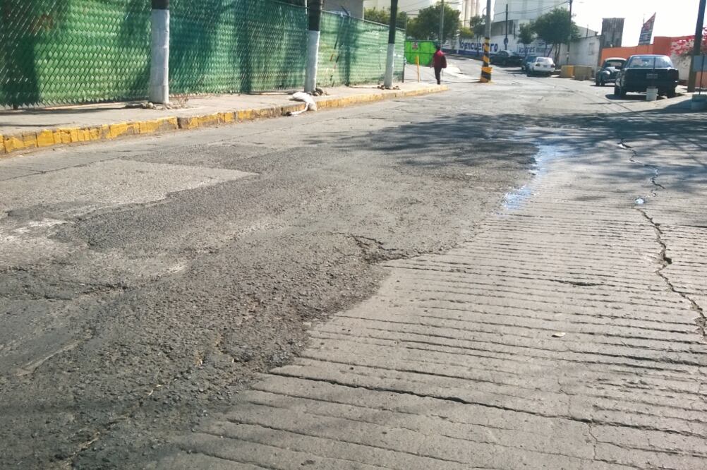 Habitantes de Tlalnepantla denunciaron que las calles del municipio continúan en mal estado pese a apoyo de Pemex (JUAN M. BARRERA. EL UNIVERSAL)