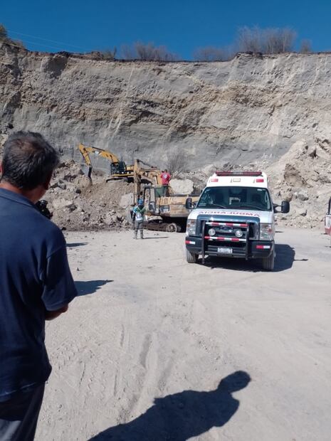 Derrumbe en una mina de Teacalco, deja dos trabajadores atrapados