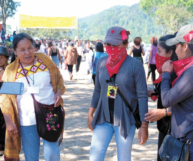 Durante la reunión de más de 3 mil mujeres en el Caracol de Morelia se han compartido historias de violencia; el objetivo es hacerse escuchar y organizar mesas de trabajo para llegar acuerdos. Foto/ISABEL MATEOS. CUARTOSCURO