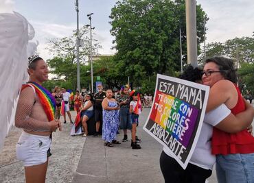 FOTOS y VIDEO: tras paso de Beryl en Cancún, celebran el 20 aniversario de la primer marcha del orgullo LGBTTTIQ+