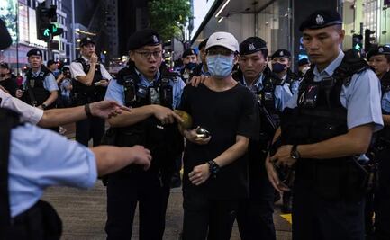 Detienen en Hong Kong a ciudadanos que intentaron honrar la matanza de Tiananmen