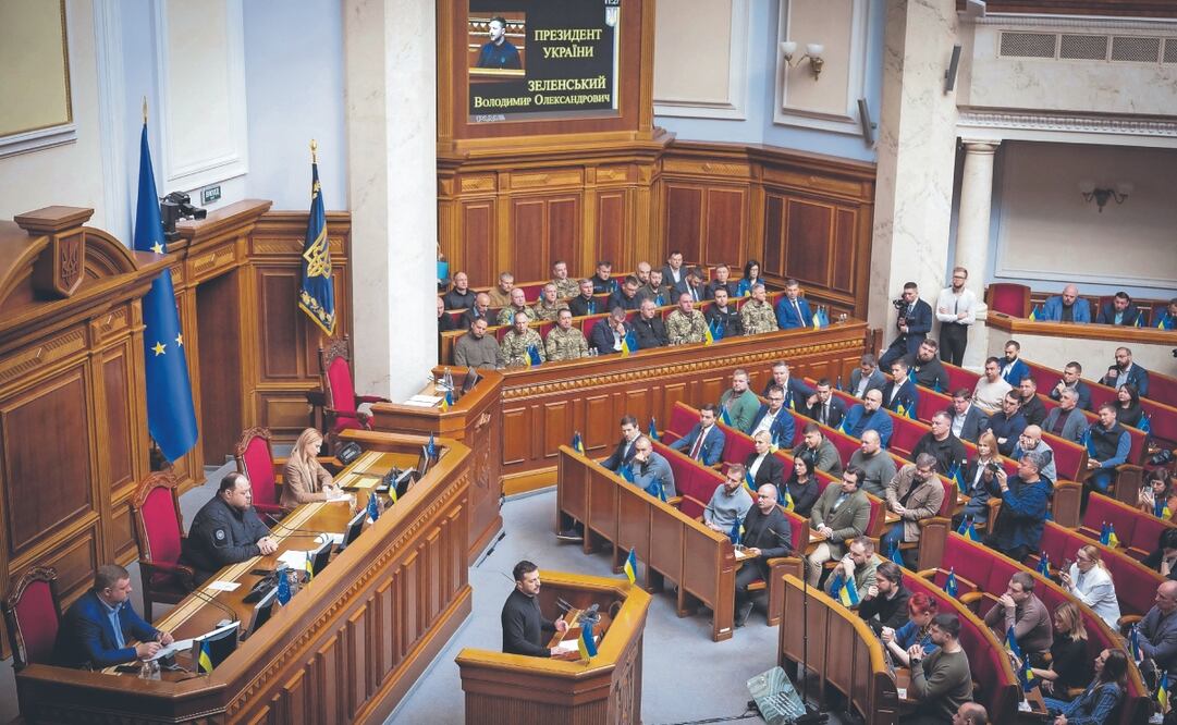 El presidente de Ucrania, Volodimir Zelensky, en el Parlamento en Kiev. Foto: de AFP