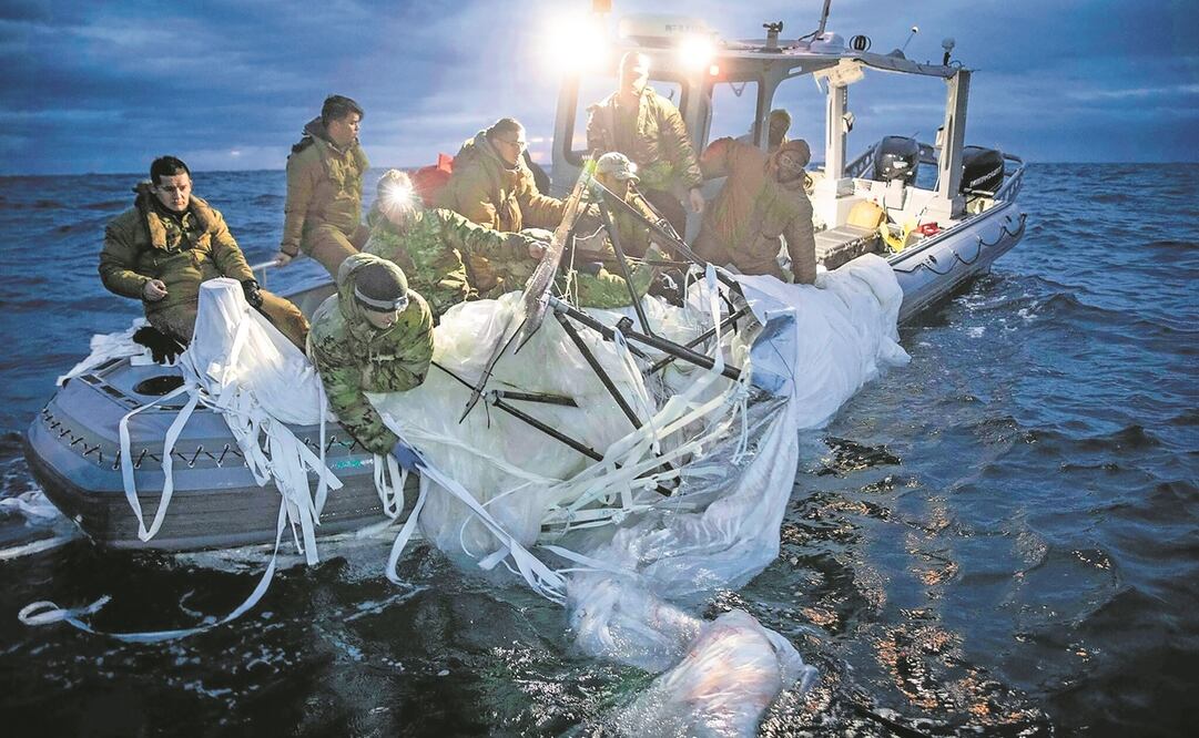Recuperación del globo de vigilancia, frente a la costa de Myrtle Beach, Carolina del Sur. Foto: AP