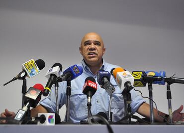 Oposición venezolana exige proseguir con revocatorio