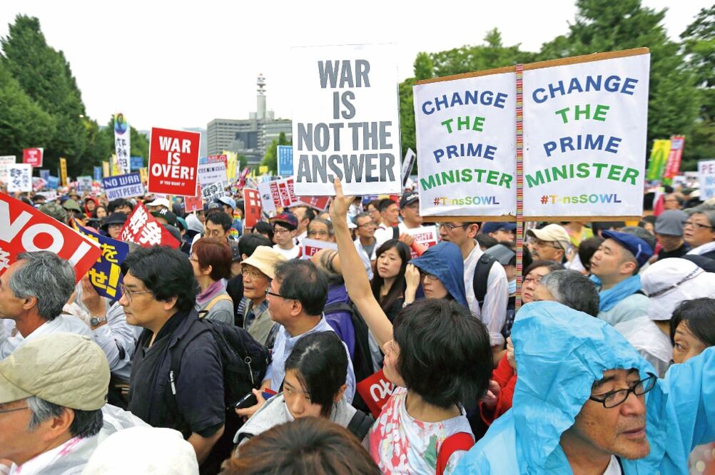 Las manifestaciones en Tokio fueron las mayores desde las enormes protestas contra las centrales nucleares en 2012, tras el desastre en Fukushima (KIYOSHI OTA. EFE)