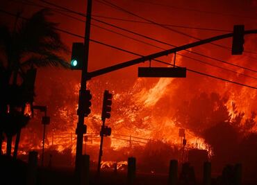 FOTOS: Infierno en Los Ángeles; 30 mil personas evacuadas debido a fuertes vientos y llamas