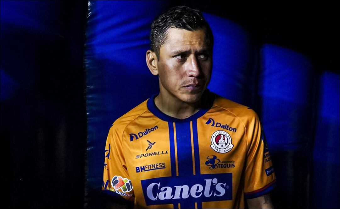 Aficionados de Cruz Azul abuchearon y chiflaron al Cata Domínguez en su regreso al Estadio Azul