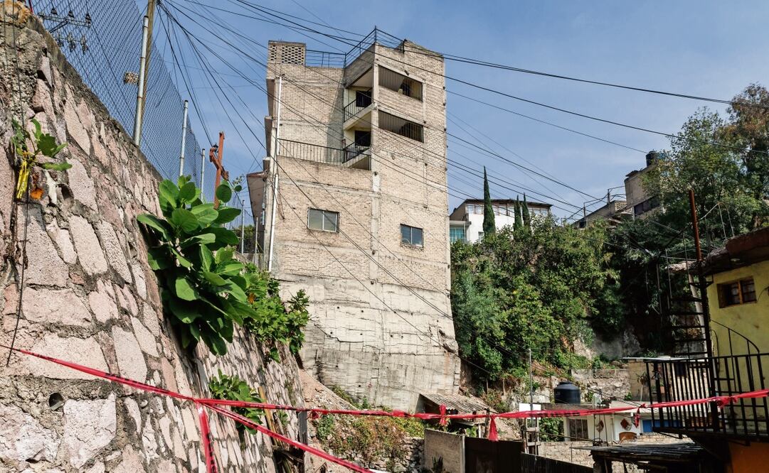 En octubre pasado 49 personas fueron desalojadas ante el riesgo de desplome de un edificio en la colonia Ampliación Benito Juárez. Foto: Yaretzy M. Osnaya | El Universal