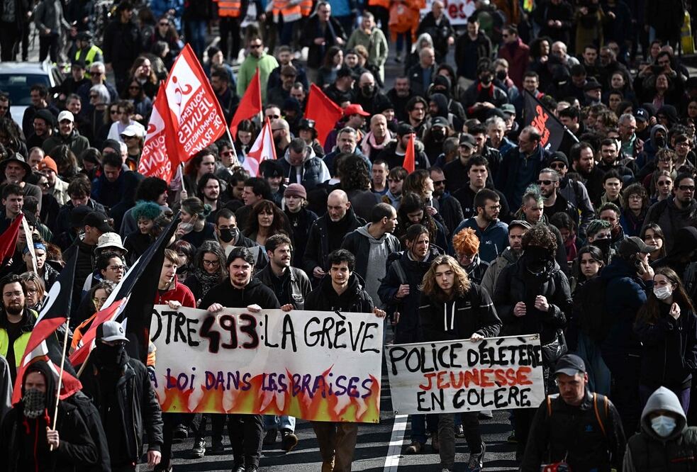 Los manifestantes contra la reforma de pensiones en Nantes. Foto: AFP
