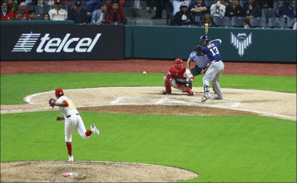 Nathanael Santiago, de niño inmigrante; Diablo Rojo de adulto