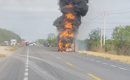 Reportan bloqueo con camiones en puente en Hidalgo, Tamaulipas