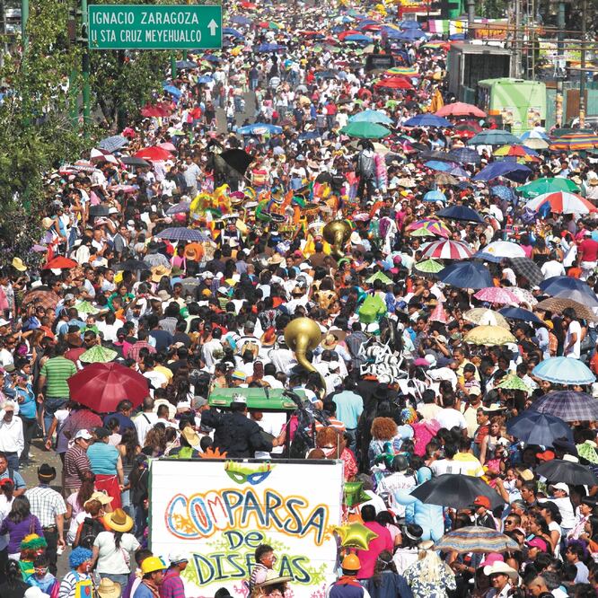 Clara Brugada indicó que realizarán campañas para que los vecinos dejen de disparar sus armas como una forma de festejo. ARCHIVO EL UNIVERSAL