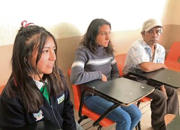 Regresan a la escuela gracias a su hija