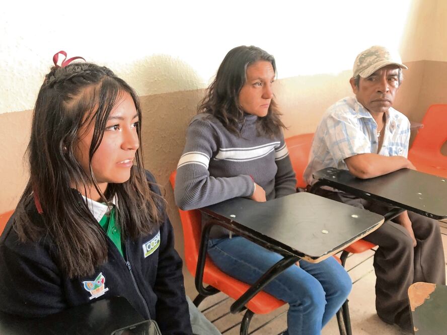 El sueño de ser maestra Valeria lo cumplió enseñando a sus padres, ahora dice que luchará por ser aeromoza. Foto: De Dinorath Mota