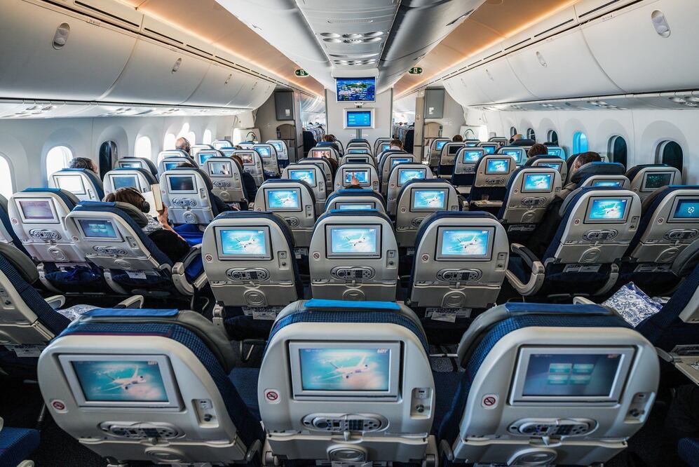 Aunque parezca poco importante, sentarse adelante o detrás del avión puede tener ventajas. (Foto: Istock)