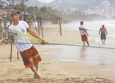 Onda tropical 28 deja inundaciones y postes caídos en Yucatán