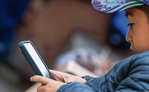 “Jóvenes perderán 20 años en redes sociales”