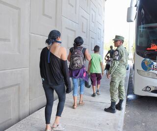 Aumentan vuelos para deportaciones rumbo a Honduras