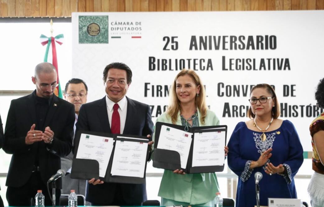 Firma de los convenios entre la Biblioteca Legislativa, el Archivo General de la Nación y la Dirección General de Bibliotecas. Foto: Diego Simón Sánchez