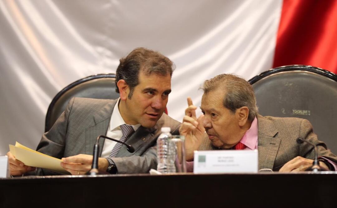Lorenzo Córdova y Porfirio Muñoz Ledo en la cámara de diputados. Foto: Juan Carlos Reyes/EL UNIVERSAL 