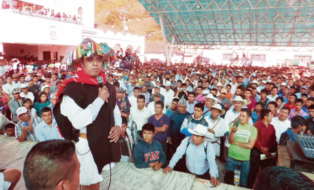 Lorenzo Pérez asumió el cargo de síndico frente a la cabecera municipal sin la presencia de la alcadesa Rosa Pérez Pérez, quien sigue desaparecida. (FREDY MARTÍN. EL UNIVERSAL)