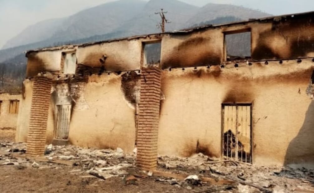 Suspenden combate a incendio forestal en Sierra de Arteaga por riesgo de brigadistas