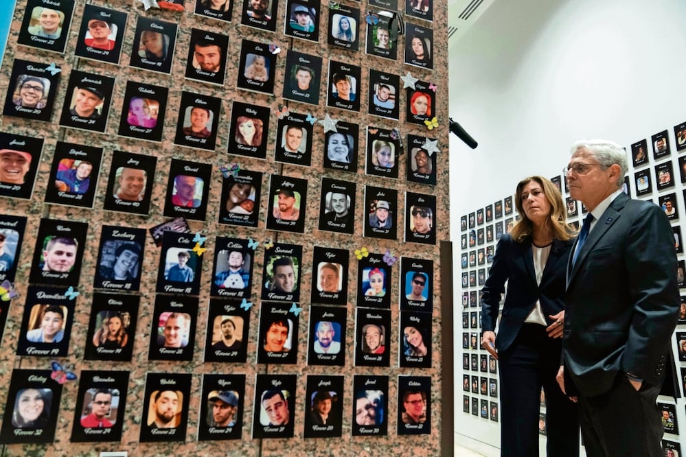 El fiscal general de EU, Merrick Garland, y la adminis- tradora de la Agencia Antidrogas, Anne Milgram. Foto: José Luis Magaña | AP