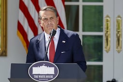 Fiscal general de EU descarta investigar pago de oligarca ruso por boda del hijo de Trump; fue "un regalo", dice