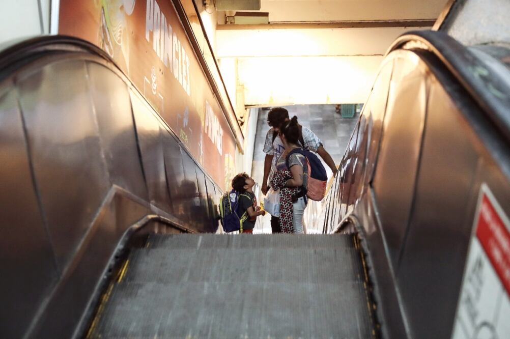 Tras perder una mano en la escalera eléctrica de la estación del metro Tacubaya, Markoptic busca mejorar la calidad de vida del menor. (ARCHIVO. EL UNIVERSAL)