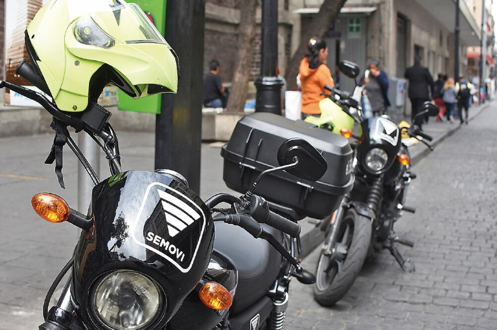 Libre. Desde el martes fueron retirados los paraderos de transporte público en la calle Venustiano Carranza, del Centro (ARCHIVO. EL UNIVERSAL)
