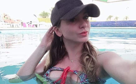 Ingrid Brans se quita el sostén y muestra sexy lencería
