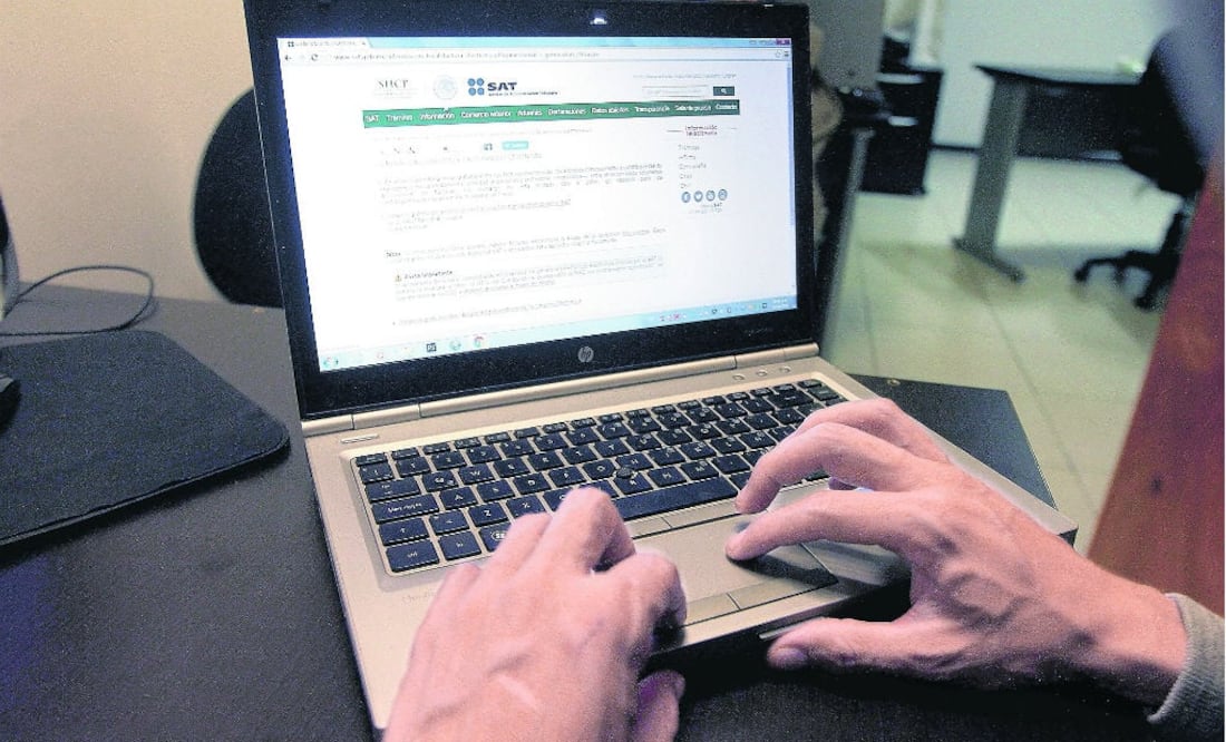 La declaración anual es un trámite que contiene información sobre tus ingresos, deducciones, retenciones y pagos provisionales - Foto: Andrey Popov