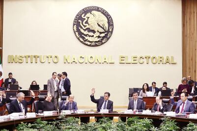 INE multa con 9.7 mdp a Meade, Anaya y AMLO