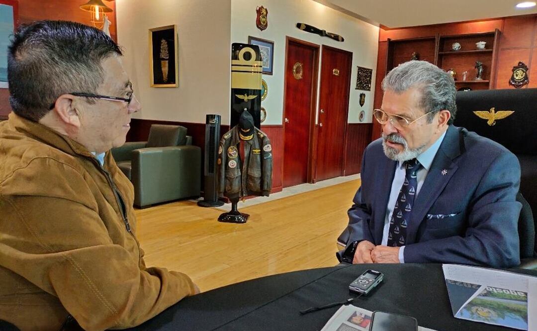 Vicealmirante Carlos Ignacio Velázquez Tiscareño en entrevista con EL UNIVERSAL. / Foto: Edmundo Cázarez.