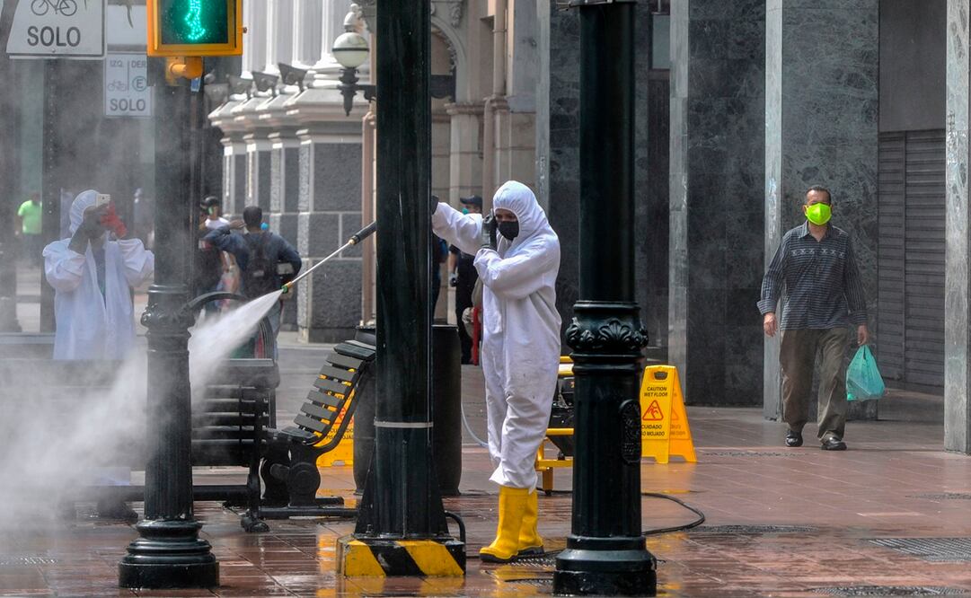 A finales de marzo y principios de abril la ciudad vivió una crisis humanitaria sin precedentes debido a la acumulación de cientos de cadáveres en domicilios (Foto: AFP)