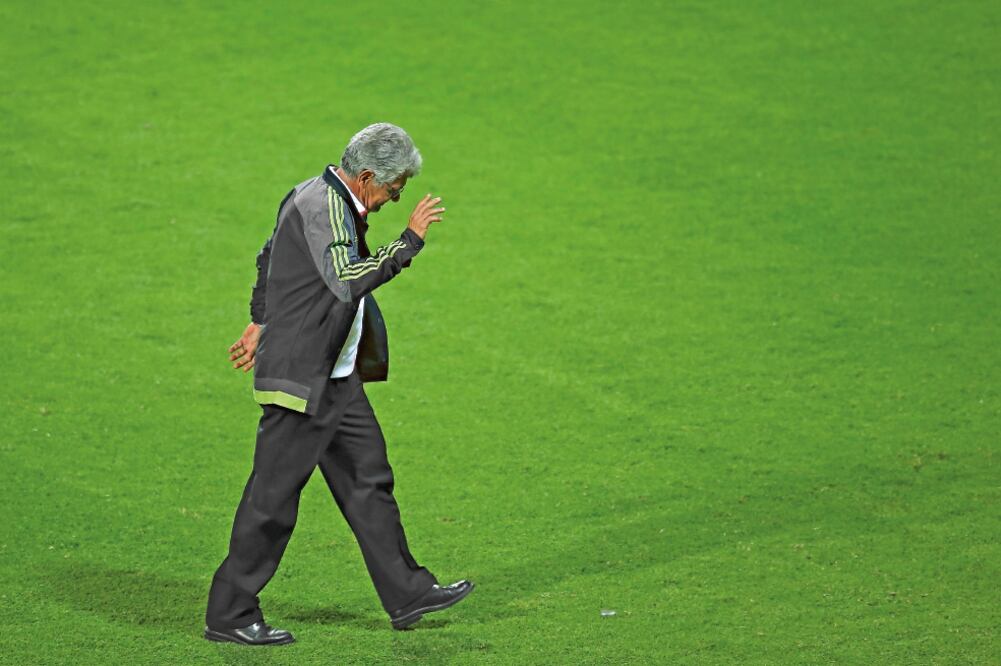 Ricardo Ferretti fue ovacionado en su regreso al Nemesio Díez, que anoche lució abarrotado (AGUSTÍN CUEVAS. IMAGO7)