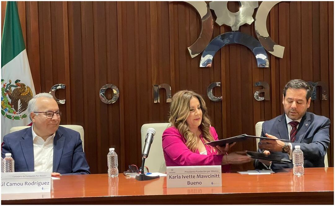 Presidente de la CONCAMIN, José Antonio Abugaber Andonie, y la presidenta de la Fundación Por México, Karla Ivette Mawcinitt Bueno. Foto: Especial