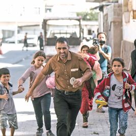 Siria: decenas de miles huyen de ofensiva turca