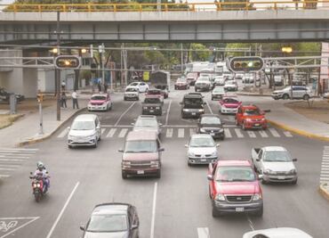 Autos con engomado azul no circulan este viernes 19 de junio