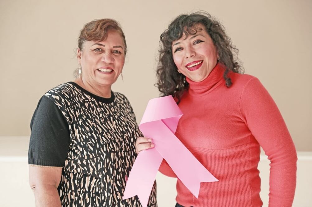 Susana Perea, de 59 años, y Marcela Herrera, de 45, padecieron cáncer de mama y se sometieron a la cirugía reconstructiva. (Texto: JOHANA ROBLES)