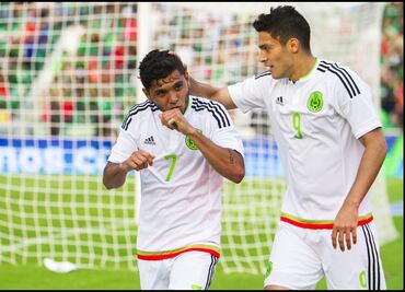 El Wolverhampton quiere juntar al "Tecatito" y Jiménez