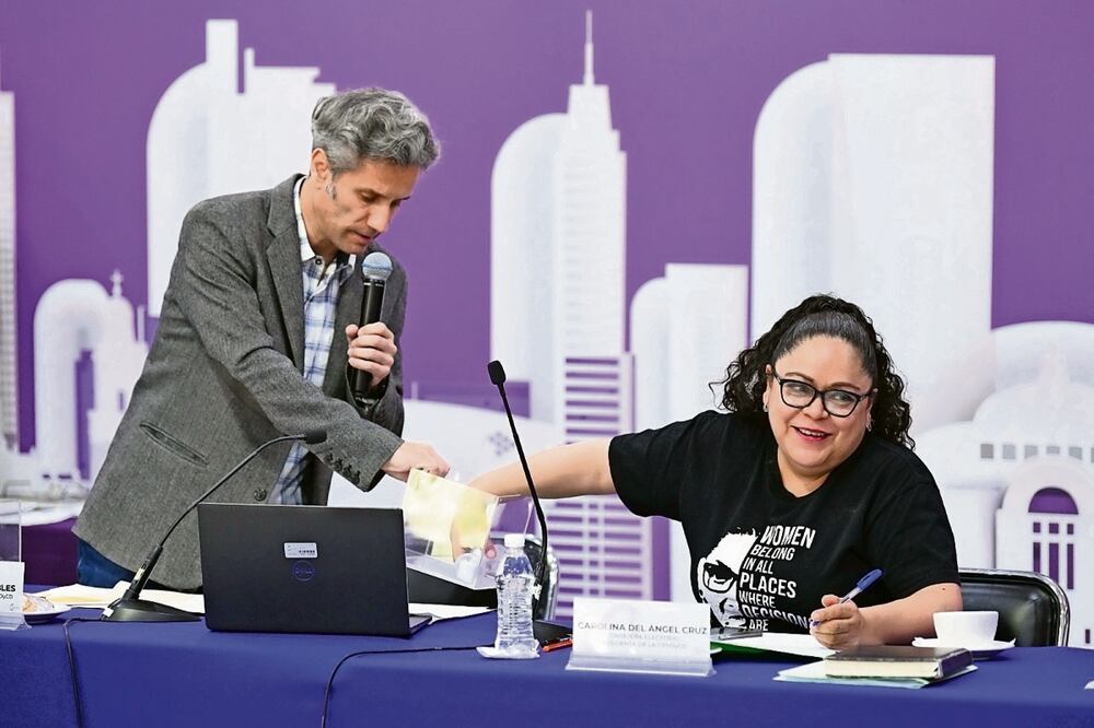 El IECM sorteó las intervenciones de inicio, cierre y ubicación de las candidaturas en la mesa de debate. Foto: Especial