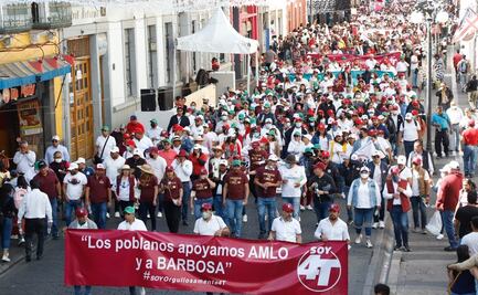 Simpatizantes y seguidores de Morena y Barbosa marchan en defensa de la 4T en Puebla