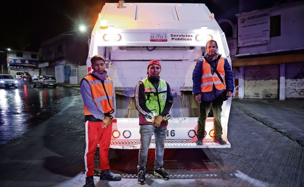 Algunas personas llevan café, pan o galletas para compartirla con los trabajadores que se dedican a recoger los desechos, como una forma de agradecimiento, contó el director de Servicios Públicos. Foto: FERNANDA ROJAS/EL UNIVERSAL